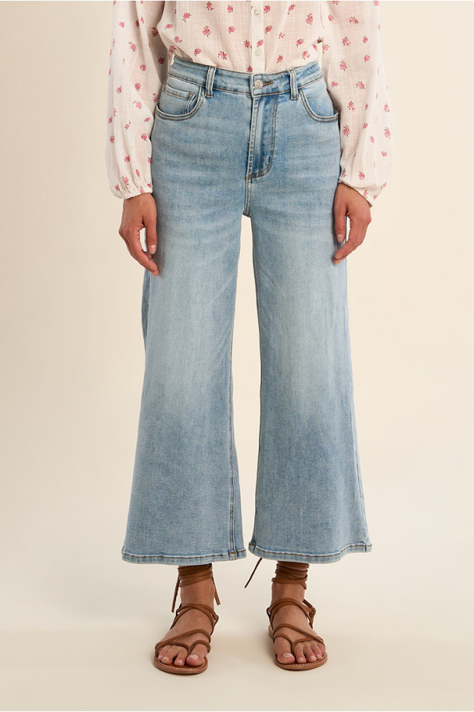 Pantalón de mujer vaquero, acampanado.