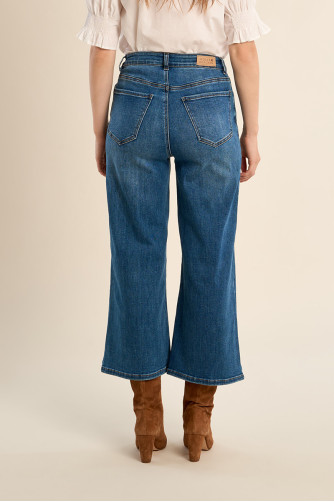 Pantalón de mujer vaquero, acampanado.