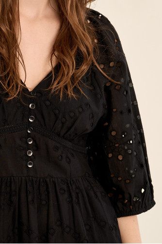 "Longue robe en coton, broderies ajourées
"