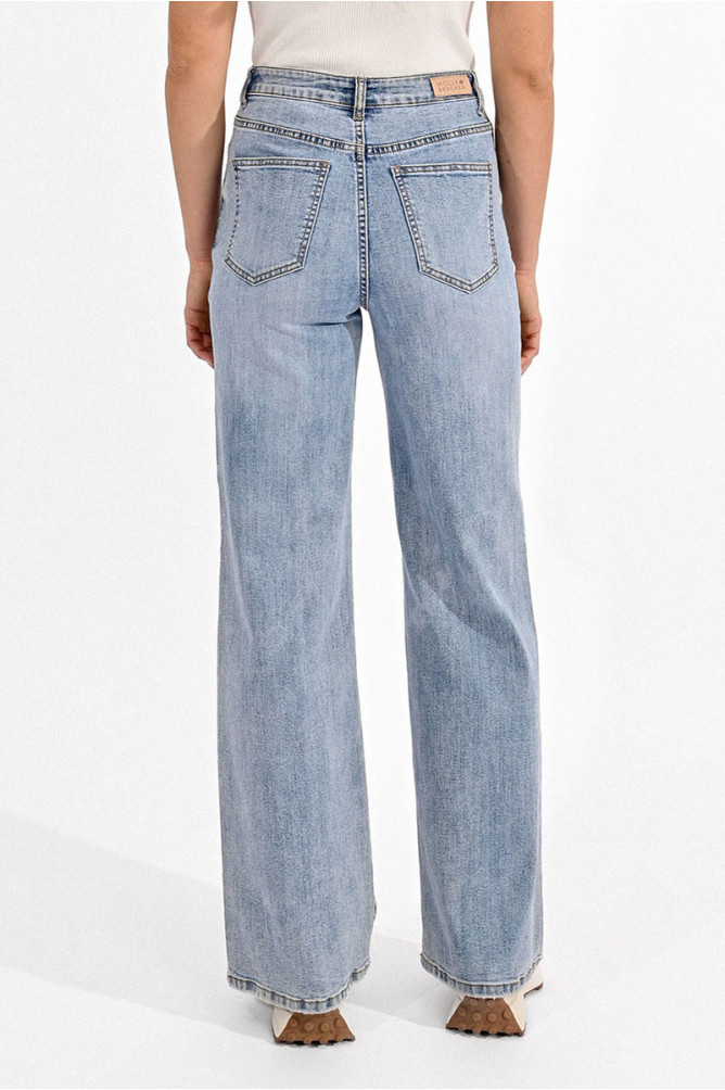 Pantalón de mujer vaquero, perneras anchas.