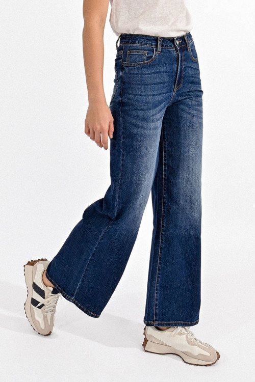 Pantalón de mujer vaquero, perneras anchas.