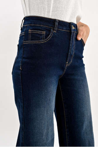 High-waisted wide-leg jeans