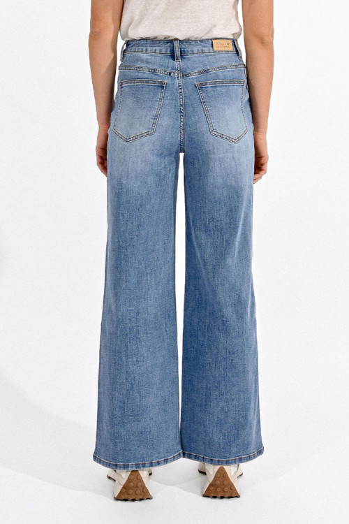 Pantalón de mujer vaquero, perneras anchas.