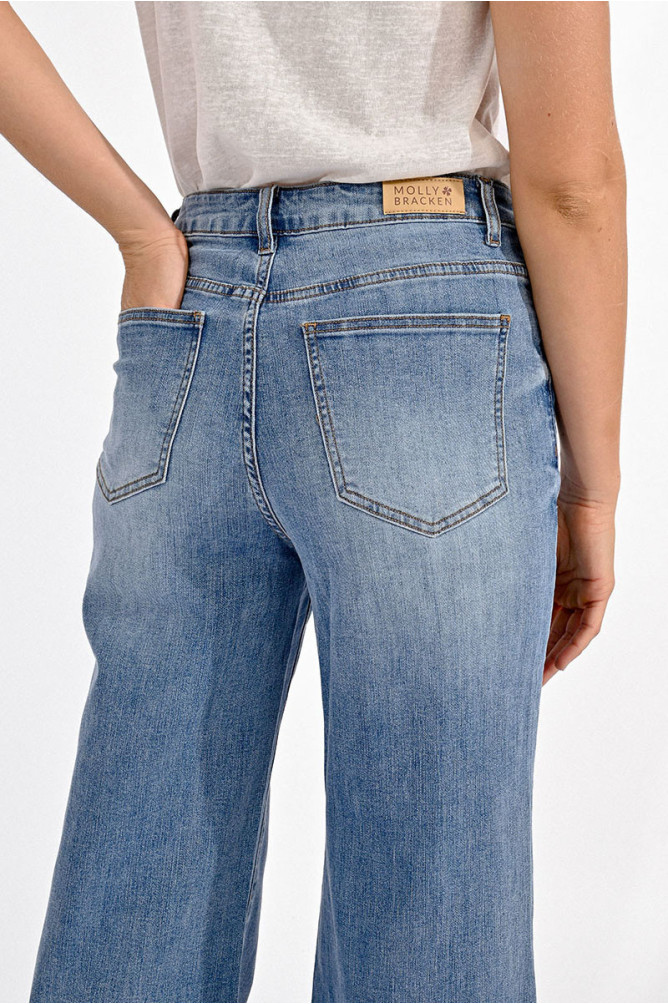 High-waisted wide-leg jeans