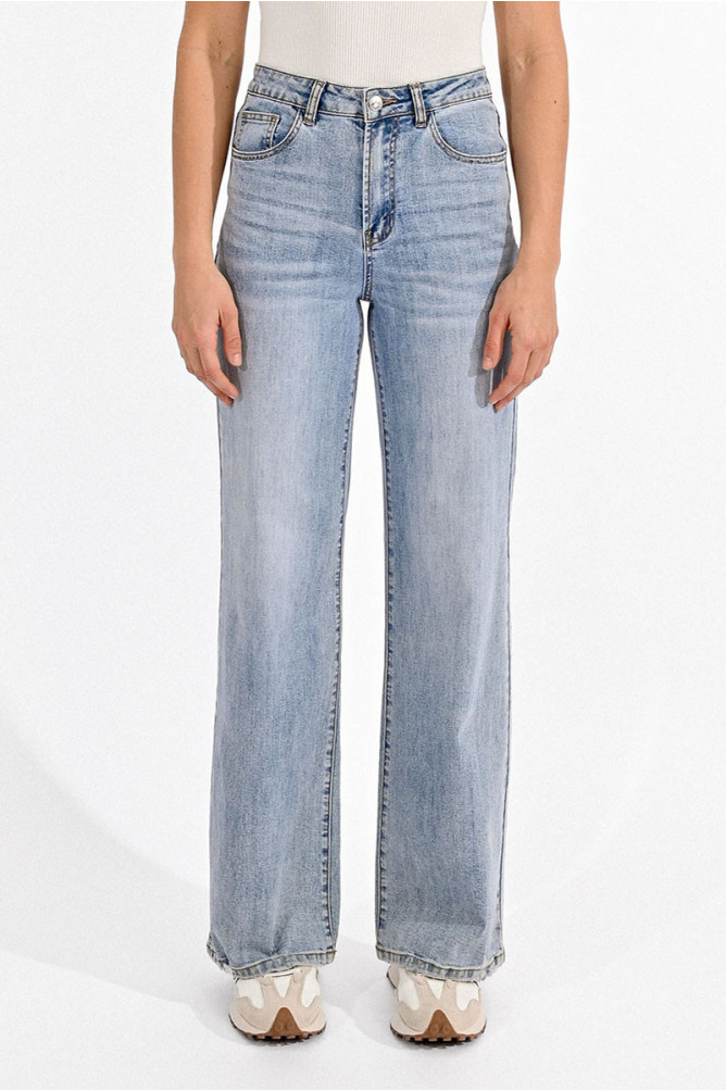 Pantalón de mujer vaquero, perneras anchas.