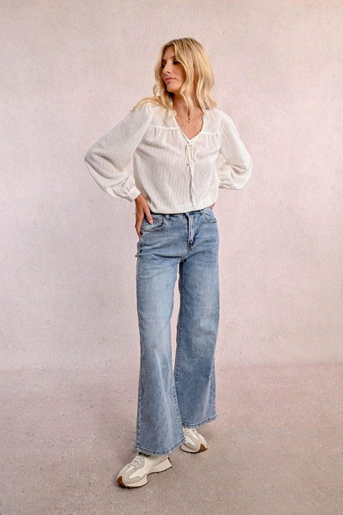 Pantalón de mujer vaquero, perneras anchas.