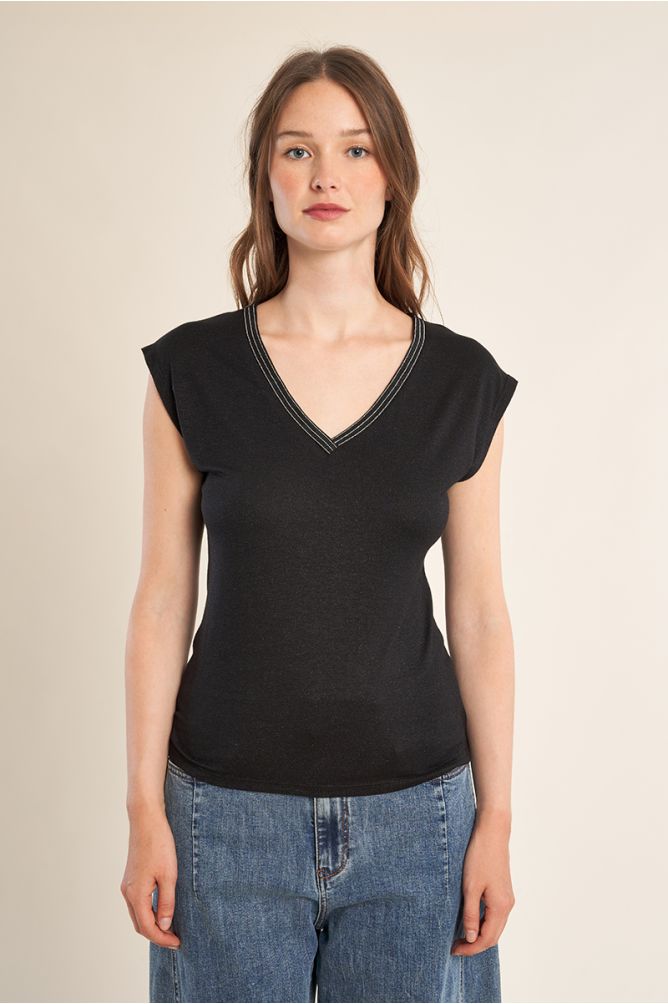 V-neck T-shirt, embellished with rhinestones