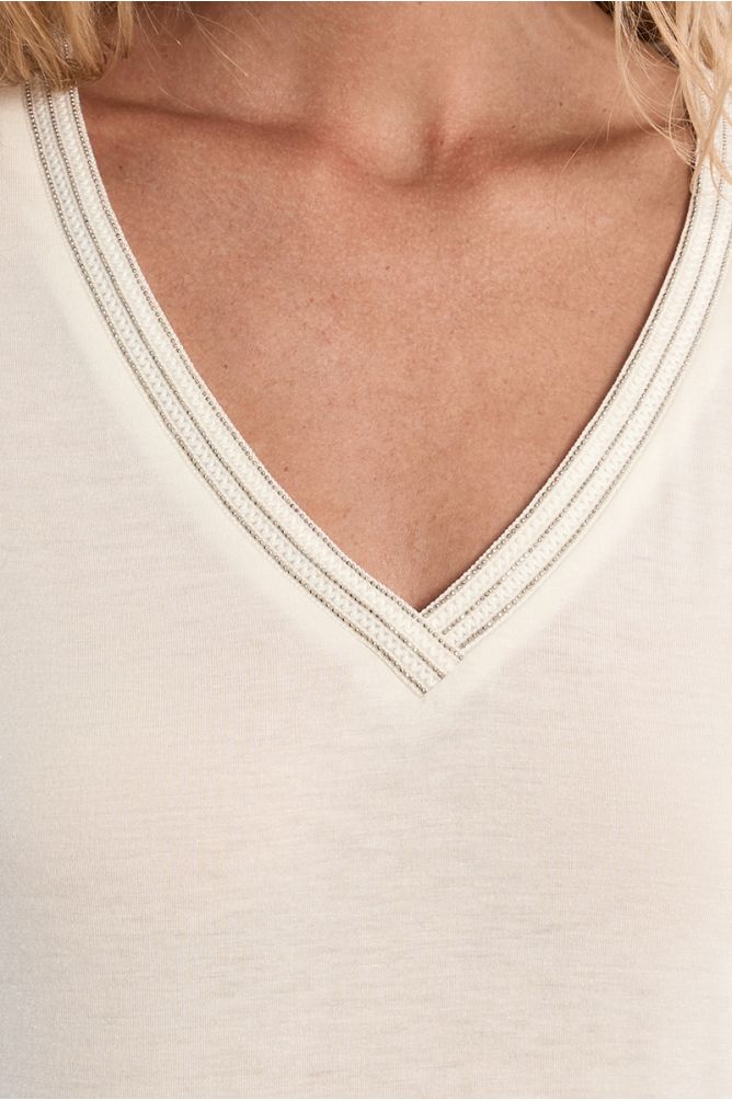 Camiseta de mujer de manga corta, detalle ribete.