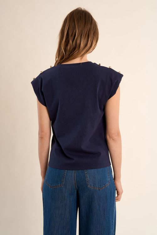 Camiseta de mujer de manga corta, detalle botones.