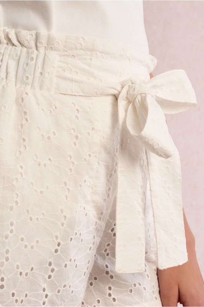 Short en broderie anglaise