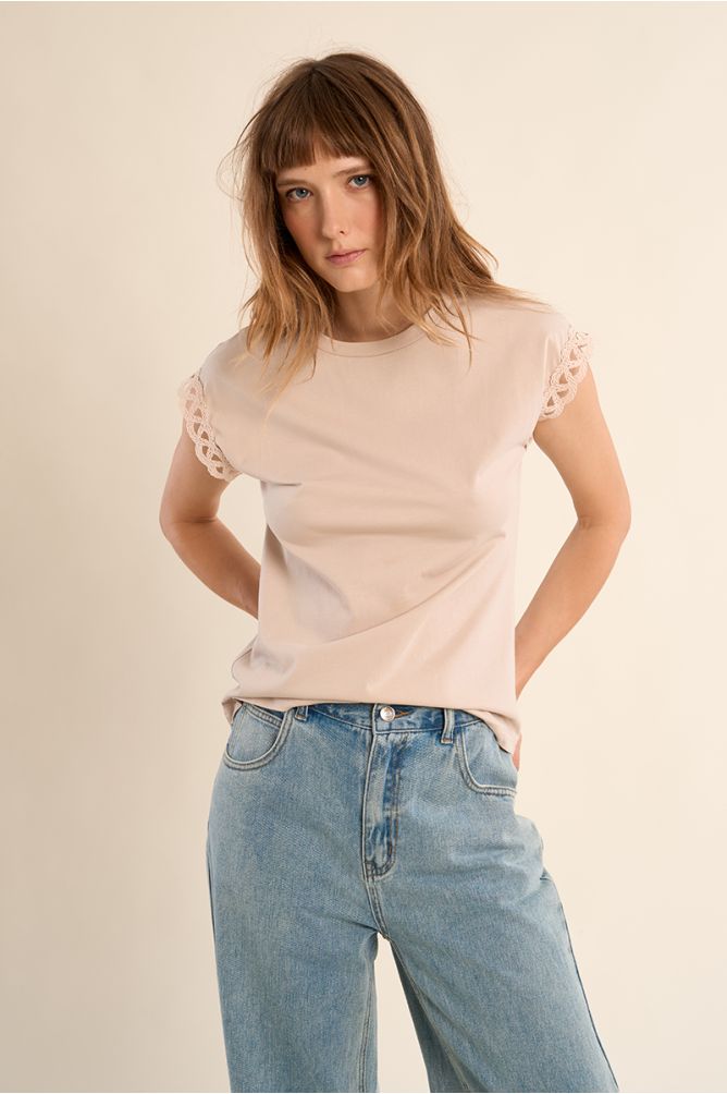 Openwork sleeve T-shirt