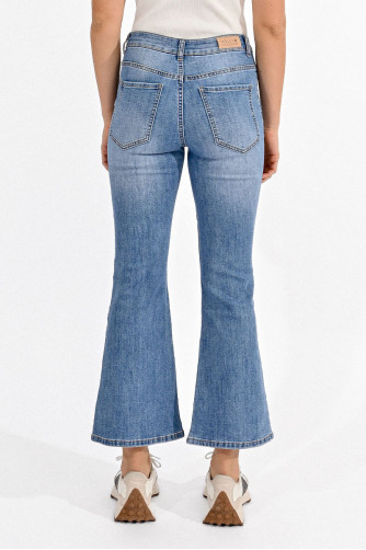 Pantalón vaquero acampanado