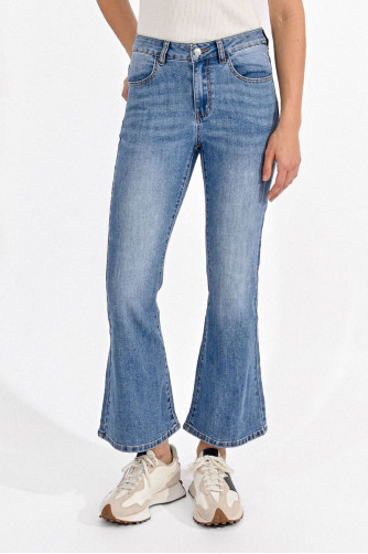 Pantalón vaquero acampanado