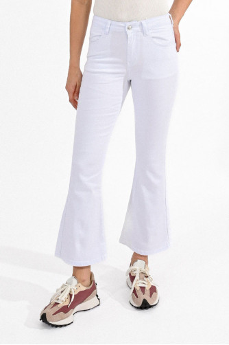 Pantalón vaquero acampanado