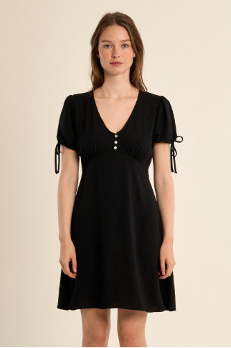 Short dress with knotted sleeves