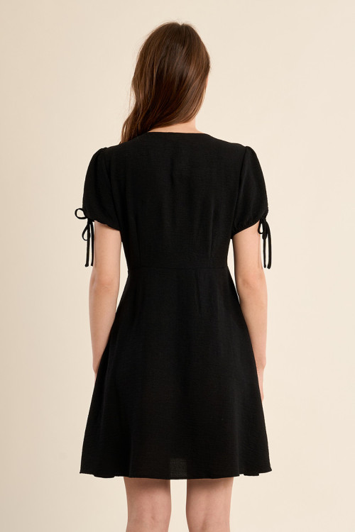 Short dress with knotted sleeves
