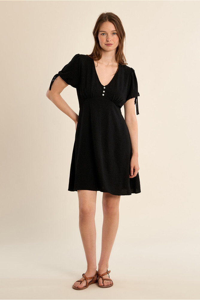 Short dress with knotted sleeves