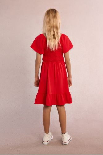 Vestido de niña de manga corta mariposa y volante.