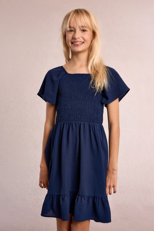 Vestido de niña de manga corta mariposa y volante.