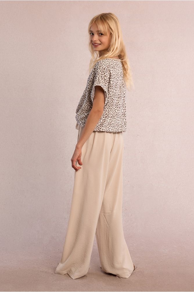 Flowing tie-down trousers