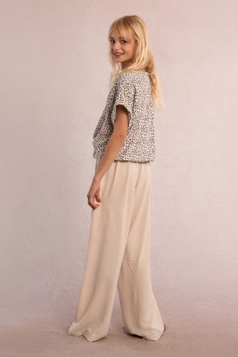 Flowing tie-down trousers