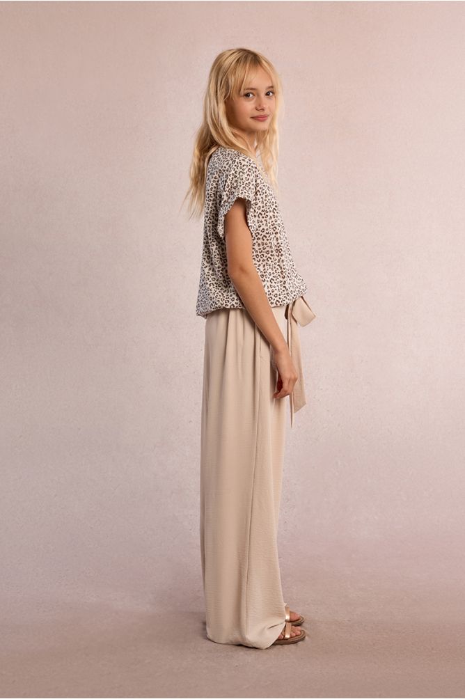 Flowing tie-down trousers