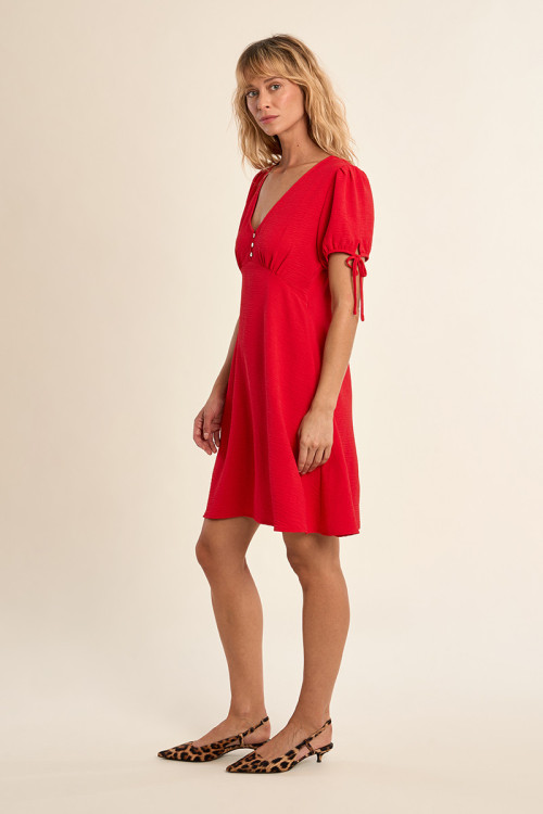 Short dress with knotted sleeves