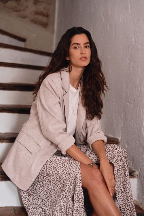 Blazer de mujer de manga larga, bolsillos frontales.