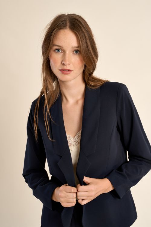 Blazer de mujer de manga 3/4, cuello y solapa.