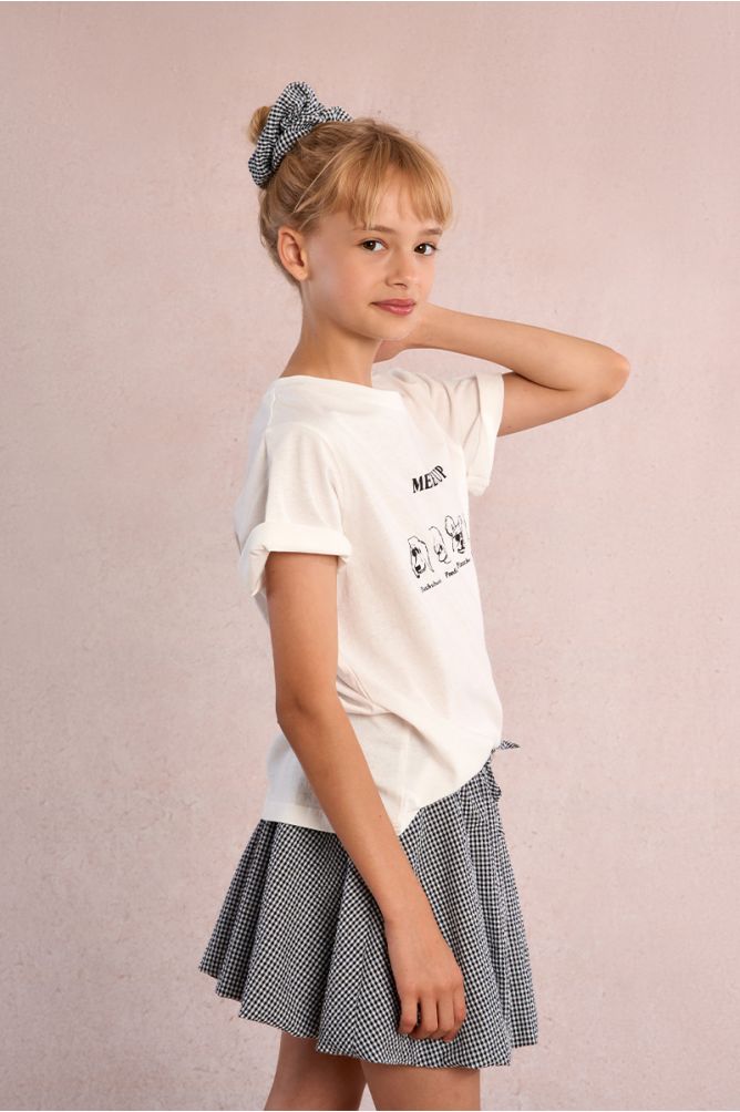 Falda de niña corta, estampado vichy.