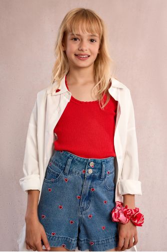Short en jean à broderie cœur