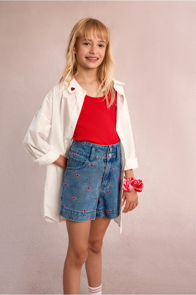 Short en jean à broderie cœur