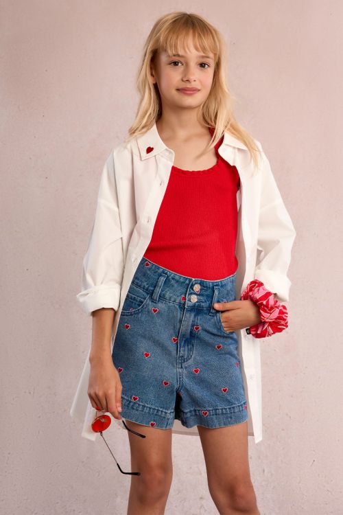 Short en jean à broderie cœur
