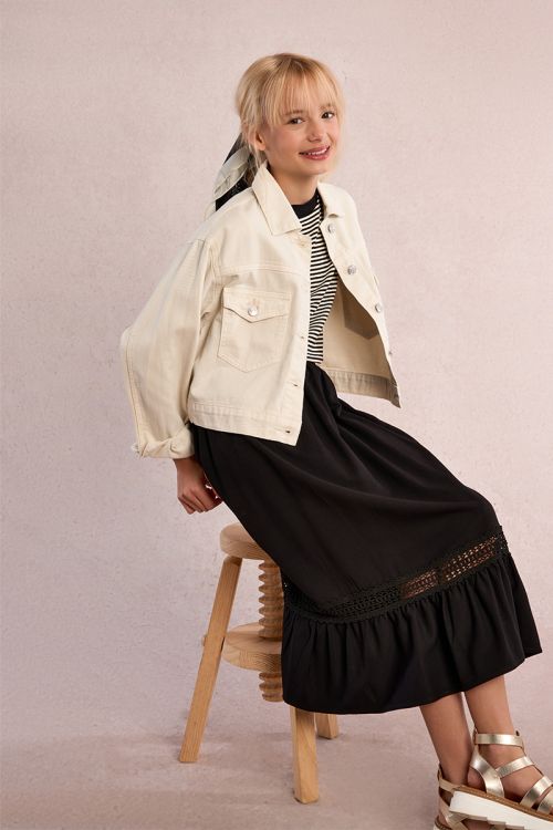 Chaqueta de niña vaquera, bolsillos frontales.