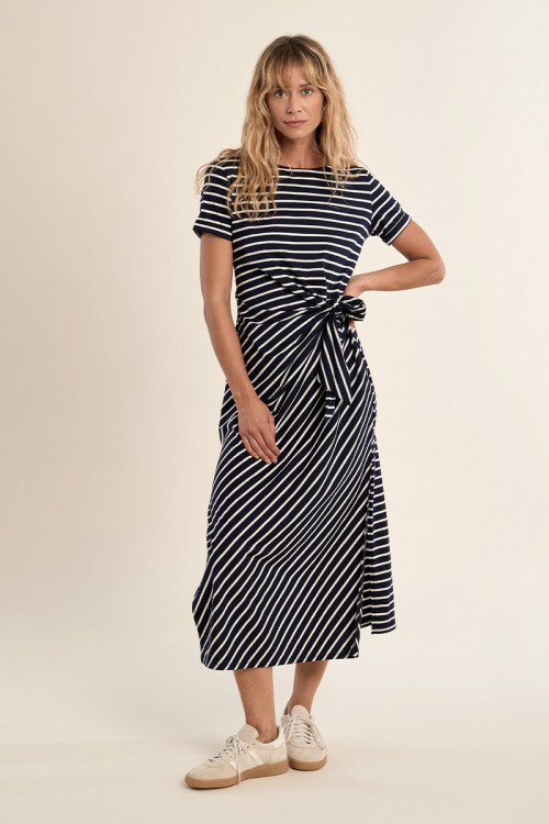 Robe longue décontractée et nouable à la taille