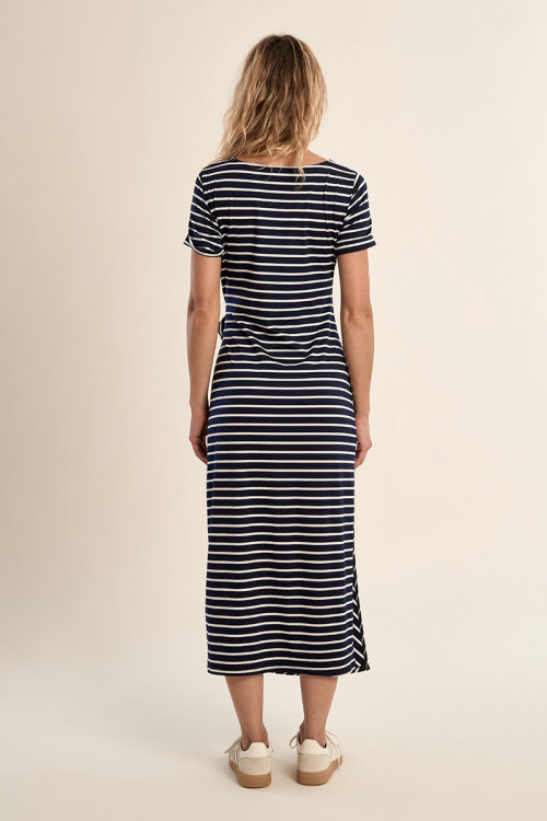 Casual maxi dress with a bow at the waist