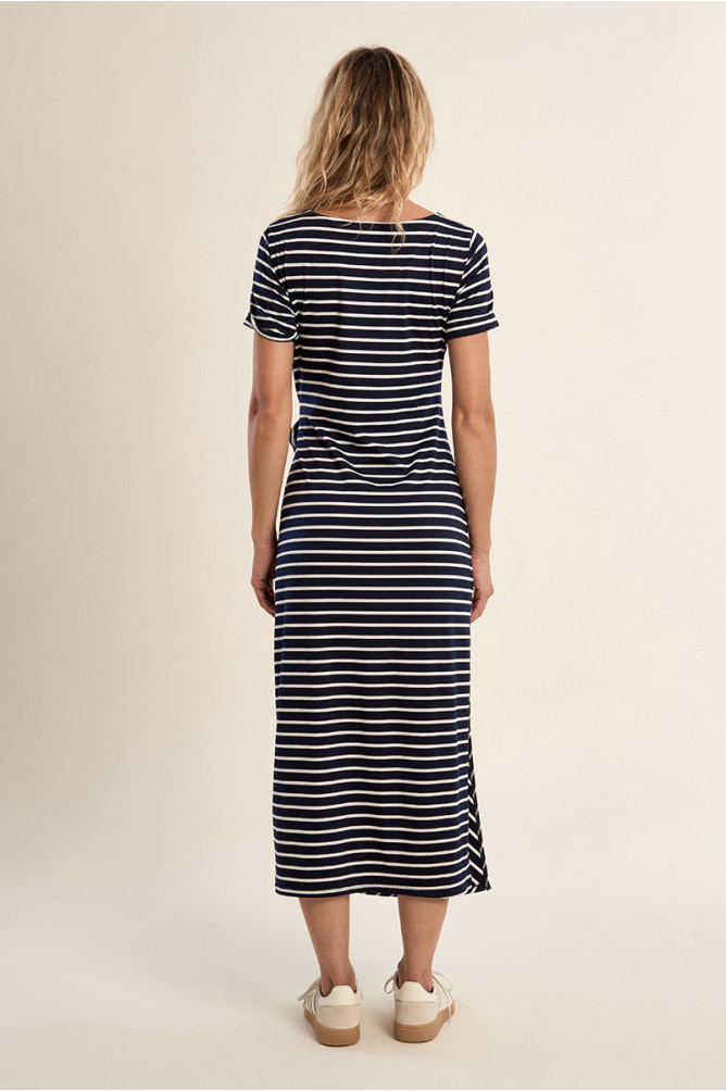 Vestido largo, de manga corta, con estampado y lazada.