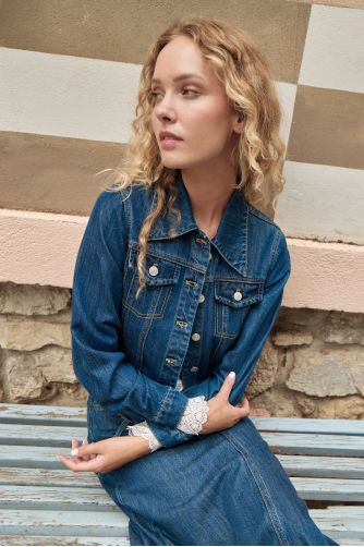 Veste court en denim, ceintrée
