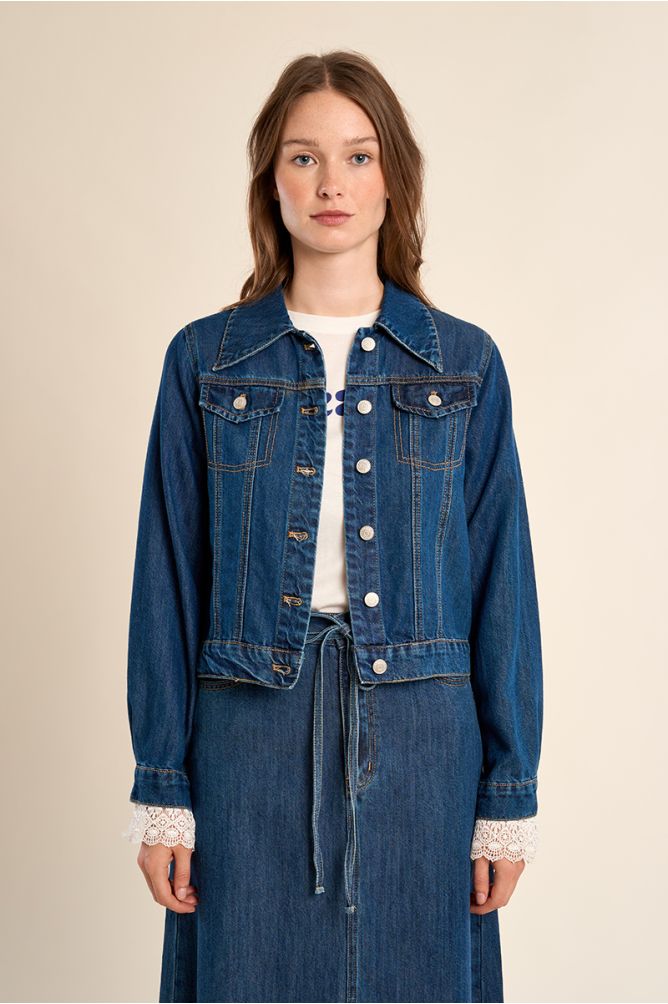 Veste court en denim, ceintrée
