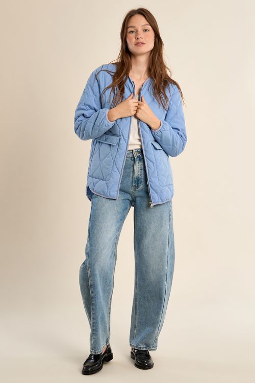 Chaqueta de mujer de manga larga, en tejido acolchado.