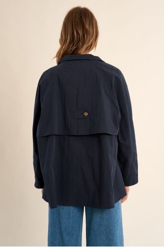 Trench-coat court, oversize