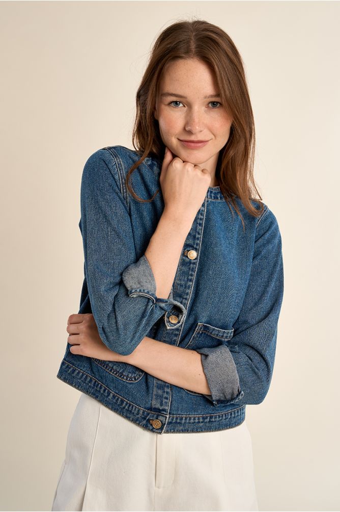 Chaqueta de mujer vaquera, de manga larga.