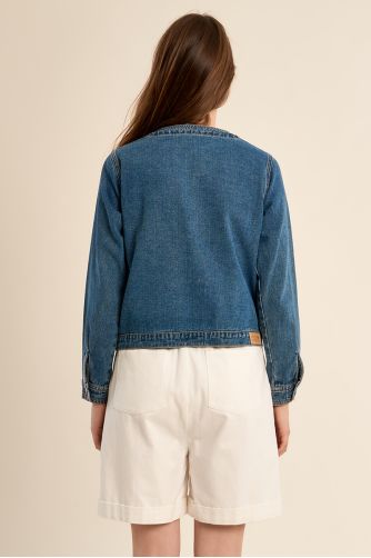 Chaqueta de mujer vaquera, de manga larga.