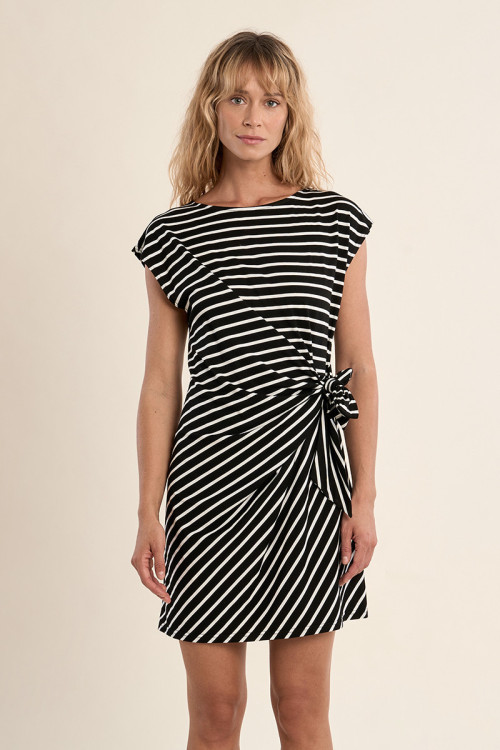 Robe courte, rayée