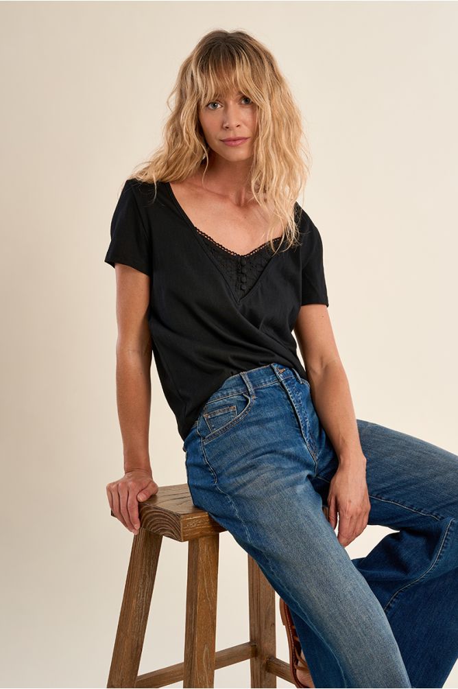 T-shirt décontracté avec détails brodés