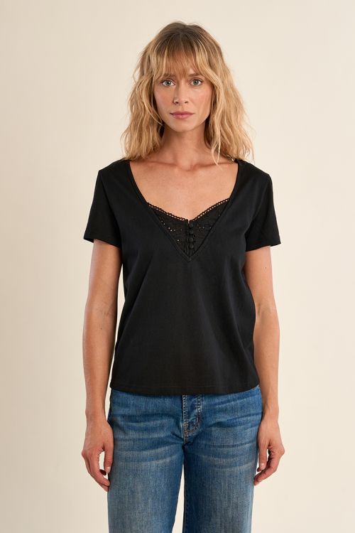 T-shirt décontracté avec détails brodés