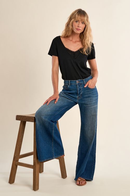 T-shirt décontracté avec détails brodés
