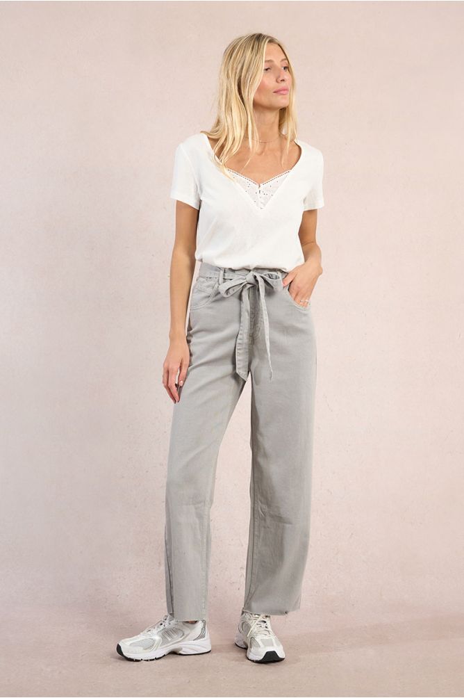 T-shirt décontracté avec détails brodés