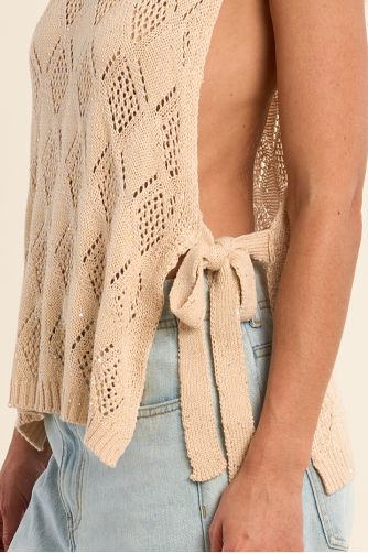 Sleeveless knit, openwork and knotted on the sides