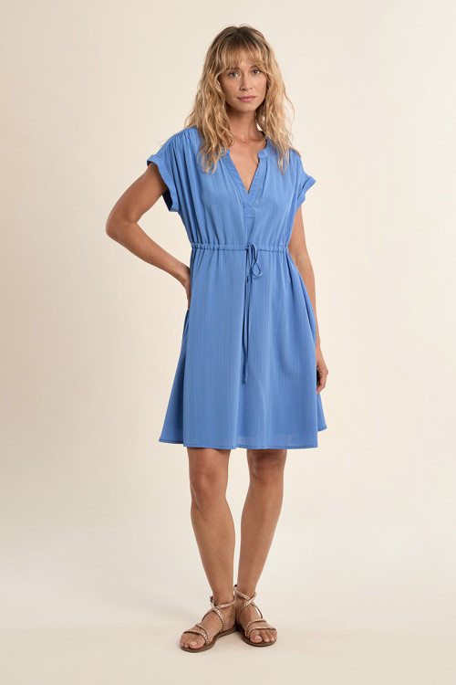 Robe courte, chemise